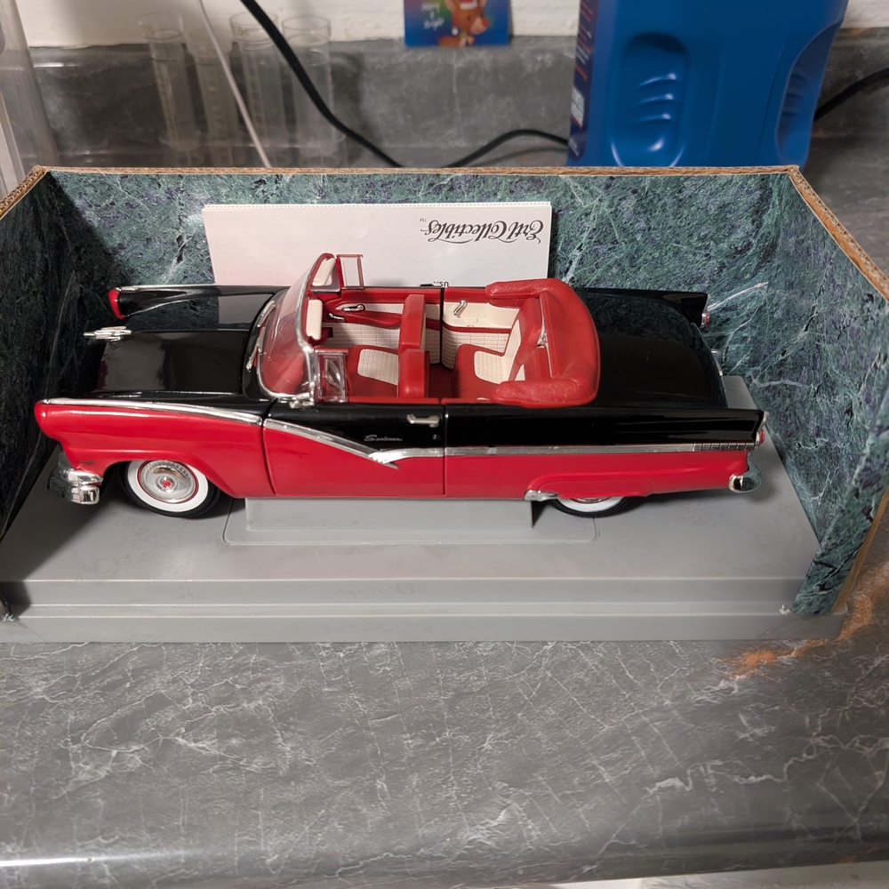 Ertl American Muscle 1956 Ford Fairlane Sunliner 1:18 Scale Diecast Car Red